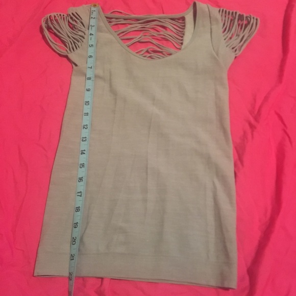 Trendy Slashed Grey Blouse - Picture 5 of 7